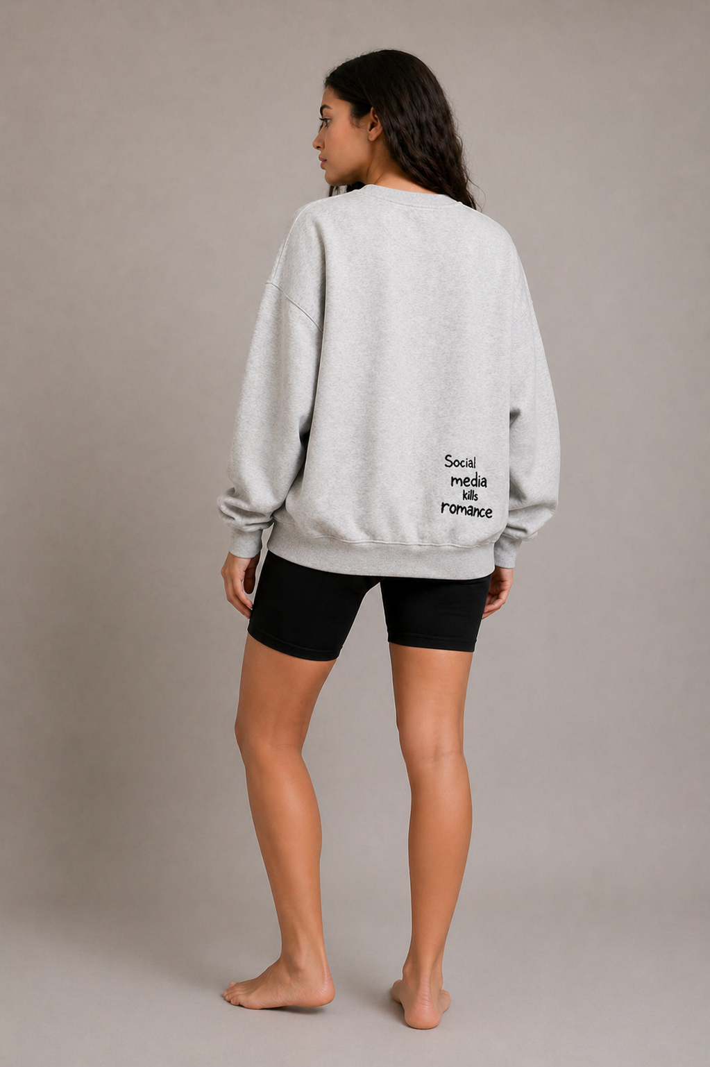 Oversized Sweater – Social Media Kills Romance